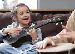 Eco Toys Ukulele dětská kytara 4strunná - černá