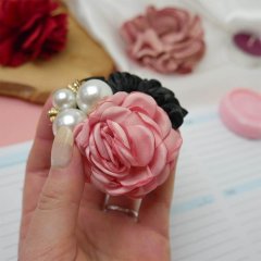 Gumička s růží a perlou - růžová