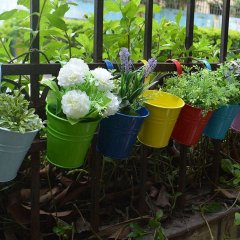 Závěsný květináč na balkón - zelený