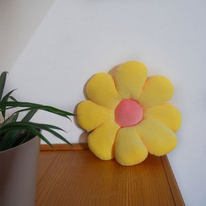 Polštář květina - žlutý