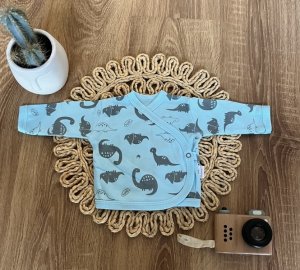 Novorozenecká bavlněná košilka Mamatti zap. bokem, Dino park - modrá s potiskem, vel. 56