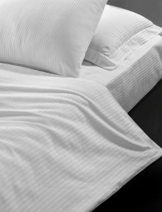 Brotex Hotelová posteľná bielizeň 140x200, 70x90cm Atlas Gradl Biely - česaný 145g / m2, prúžok 4mm,