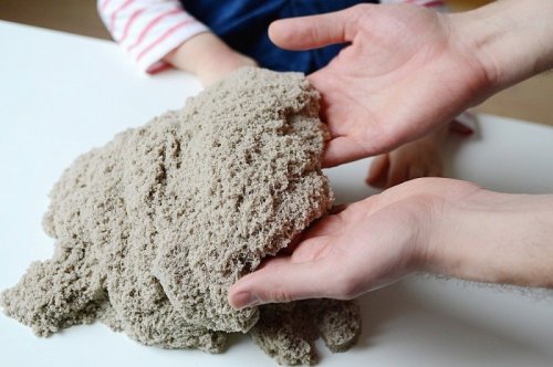Adam Toys, Kinetický písek přírodní - 5kg + nafukovací pískoviště